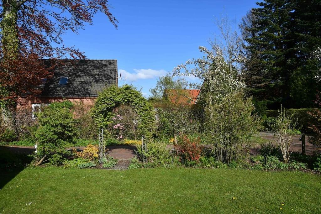 Unser Traumhaus Mit Wunderschoenem Garten Aurich Exteriér fotografie